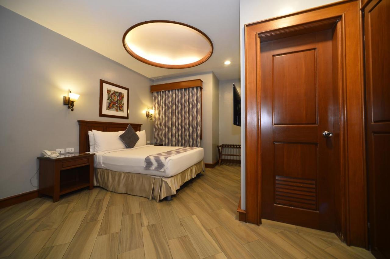Paragon And Hotel 3*