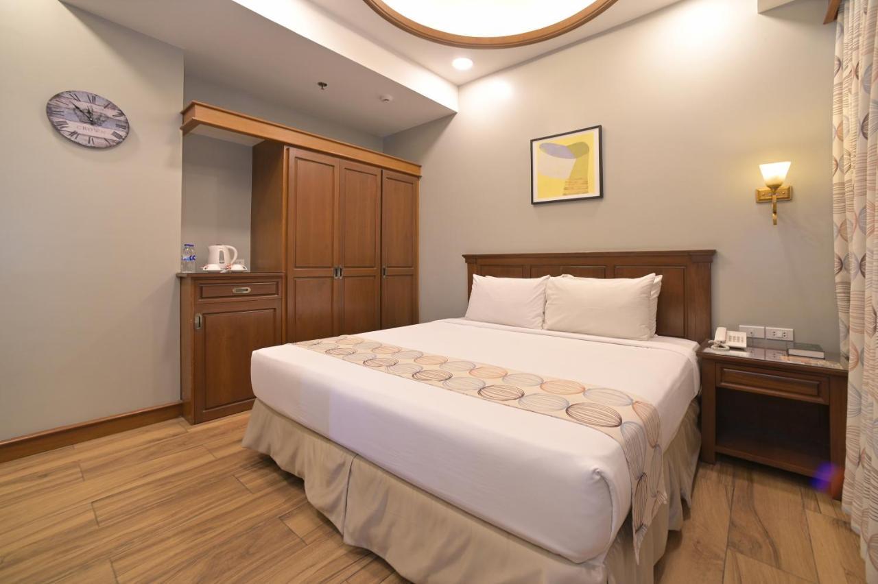 Hotel Paragon And 3*
