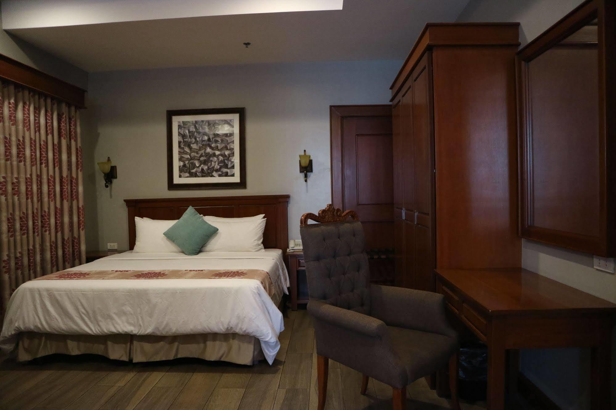 Paragon And Hotel 3*