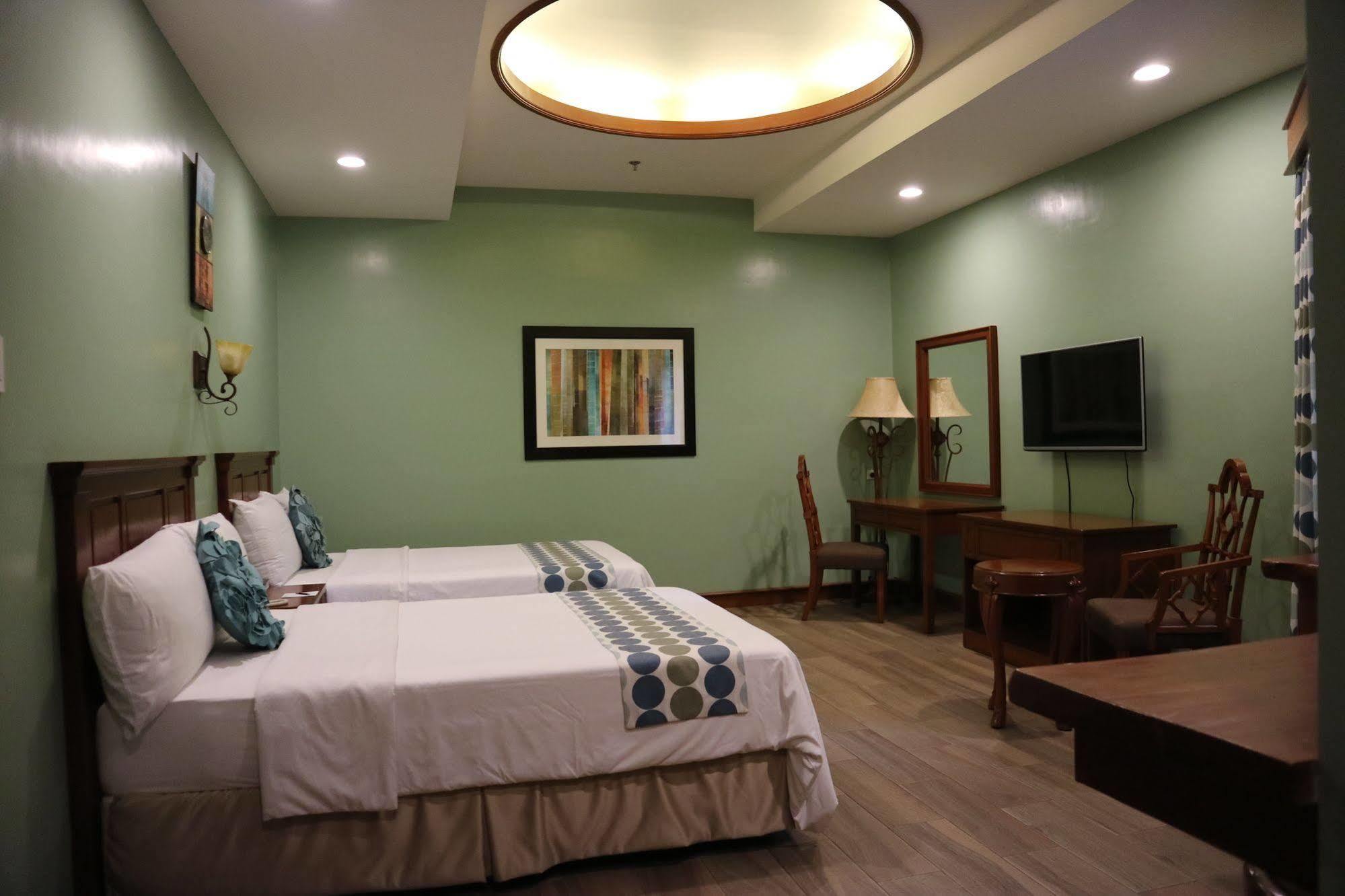 Hotel Paragon And 3*